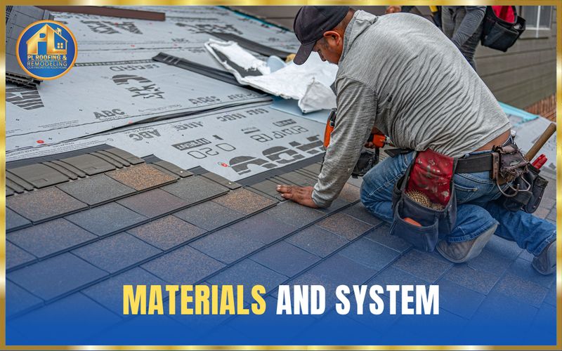 Techador extendiendo una mezcla de colores de tejas arquitectónicas sobre el techo — materiales y sistema
