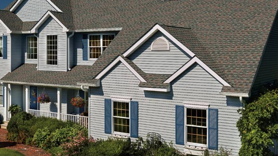 A finished roof in GAF Timberline HDZ Williamsburg Slate on a home